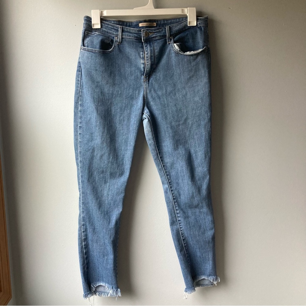 Levis 721 High Rise Skinny Medium Wash Denim Jeans